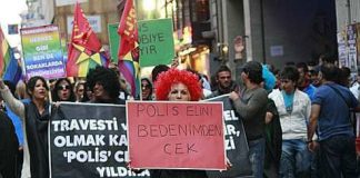 28 Ekim 2011: LGBTİ aktivistlerine hapis cezasını protesto
