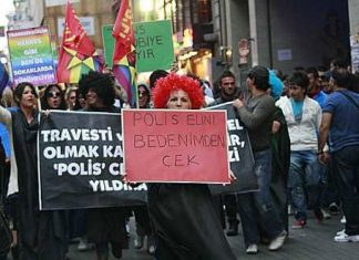 28 Ekim 2011: LGBTİ aktivistlerine hapis cezasını protesto