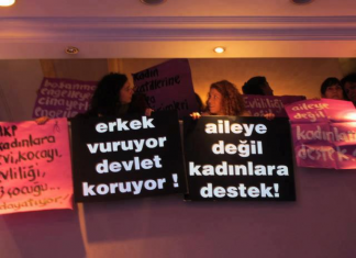 23 Kasım 2012: Kadına yönelik şiddete karşı “Beyaz Kurdele” kokteyli protestosu