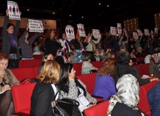 5 Kasım 2010: Kadınlardan Başbakan Erdoğan’a protesto