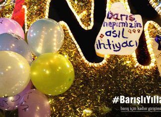25 Aralık 2015: BİKG meydanlardaki yılbaşı süslerinin arasına barış mesajları ekledi