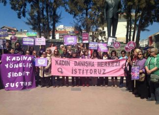 5 Aralık 2015: Ayvalık’ta Bağımsız Kadın İnisiyatifi basın açıklaması yaptı