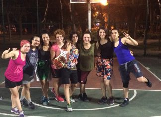 Erkek egemen basket sahaları alışın, buradayız! Erkek egemen basket sahaları alışın, buradayız!