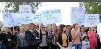 12 Nisan 2013: Antalya’da kadın cinayetlerine karşı eylem yapıldı