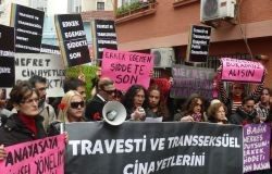 12 Mart 2009: Bir trans nefret cinayeti daha. Ebru Soykan için evinin önünde anma ve açıklama yapıldı