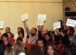 15 Nisan 2010: Bakan Kavaf’a eşcinsellerden protesto: Özür dile!