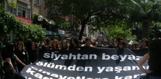 6 Mayıs 2010: Ankara Kadın Platformu kadın cinayetlerini protesto etti