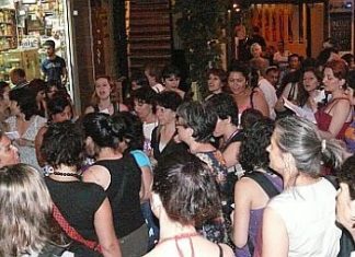 11 Temmuz 2009: Kadınlar tecavüze karşı Beyoğlu sokaklarında