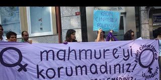 22 Temmuz 2012: Karakol önünde kadın katli protestosu