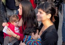 25 Temmuz 2016: Arjantinli kadınlar kamusal alanda emzirme yasağını protesto etti