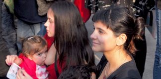 25 Temmuz 2016: Arjantinli kadınlar kamusal alanda emzirme yasağını protesto etti