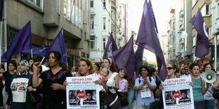 17 Temmuz 2007: Feministler genel seçimlerde vesikalı adayları destekliyor bildirisi açıklandı
