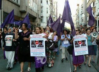 17 Temmuz 2007: Feministler genel seçimlerde vesikalı adayları destekliyor bildirisi açıklandı