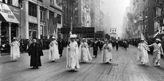 23 Ekim 1915: New York’ta 25.000’den fazla kadın oy hakları için yürüdü