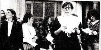 2 Kasım 1990: Aileyi güçlendirip, kadınları güçsüzleştiren yasalara karşı feminist kadınlardan boşanma eylemi