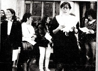 2 Kasım 1990: Aileyi güçlendirip, kadınları güçsüzleştiren yasalara karşı feminist kadınlardan boşanma eylemi