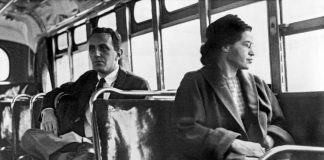 1 Aralık 1955: Rosa Parks otobüste bir beyaza yer vermediği için tutuklandı