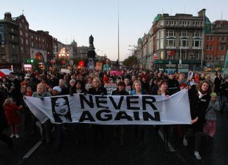 28 Ekim 2012: Savita Halappanavar kürtaj yasağı nedeniyle hayatını kaybetti
