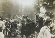 17 Ocak 1908: Sufrajetler Londra Başbakanlık binasına kendilerini zincirledi