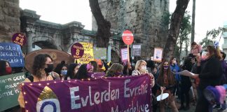Antalyalı Feministler: Evde kalmak hayatta kalmaya yetmiyor!