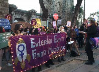 Antalyalı Feministler: Evde kalmak hayatta kalmaya yetmiyor!