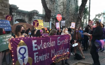 Antalyalı Feministler: Evde kalmak hayatta kalmaya yetmiyor!