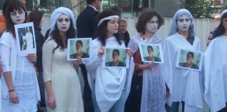 11 Nisan 2009: FeministBiz’den Pippa Bacca için beyaz giysilerle Kızılay’da otostop eylemi