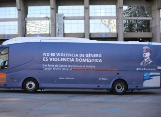 Feminizm, biyolojik köktencilik ve trans haklarına saldırı