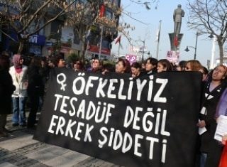 14 Aralık 2008: Feministler Avcılar’da tecavüze karşı yürüdü