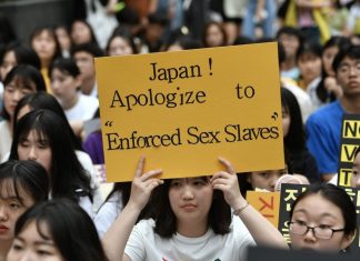 13 Ocak 1992: Japonya İkinci Dünya Savaşında on binlerce kadını askerleri için genelevlerde çalışmaya zorladığını kabul etti