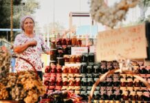 Kadın hikayelerinin içinden geçmek / Elif Bozkurt ile söyleşi