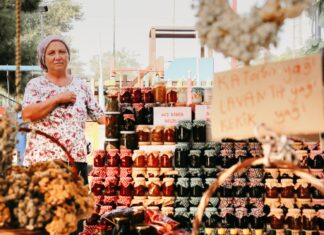 Kadın hikayelerinin içinden geçmek / Elif Bozkurt ile söyleşi