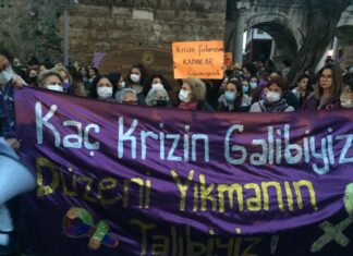 Antalya Feminist Gece Yürüyüşü: Kaç krizin galibiyiz, düzeni yıkmanın talibiyiz!