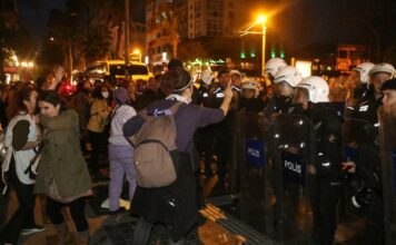 Antalya Feminist Gece Yürüyüşü: Feminist mücadelemizin geri dönüşü yok, vazgeçmiyoruz!