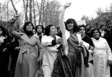 8 Mart 1979: Tahran’da yüz bini aşkın kadın örtünme zorunluluğuna karşı sokakları zapt etti