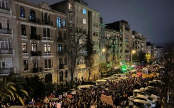 İstanbul Feminist Gece Yürüyüşü: Feminist isyan bitmeyecek!