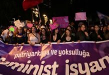 İzmir Feminist Gece Yürüyüşü: Dünyanın dört bir yanında feminist isyandayız
