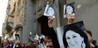 16 Ekim 2017: Maltalı gazeteci Daphné Caruana Galizia arabasına yerleştirilen bombayla katledildi