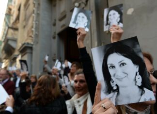 16 Ekim 2017: Maltalı gazeteci Daphné Caruana Galizia arabasına yerleştirilen bombayla katledildi