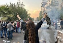 “İran’da LGBTİ+lar, kadınlar, herkes yan yana, kol kola sokakta” – İranlı Kadın Sanatçı ile Söyleşi