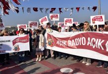 AçıkRadyoŞarampol yahut şarampole yuvarlansak da yaşamak