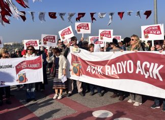 AçıkRadyoŞarampol yahut şarampole yuvarlansak da yaşamak