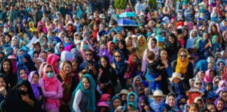Rengarenkten siyaha: Hayatta kalmak yetmez. Afganistan’da kadınların çığlığı