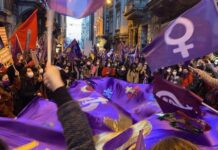 Eğitim Sen İstanbul 2 No’lu Şube üyesi bir grup feminist kadından açıklama