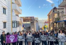 Feministler, Ravive Kozmetik’te katledilen kadın işçilerin evlerini ziyaret etti: “İş kazası değil, katliam”
